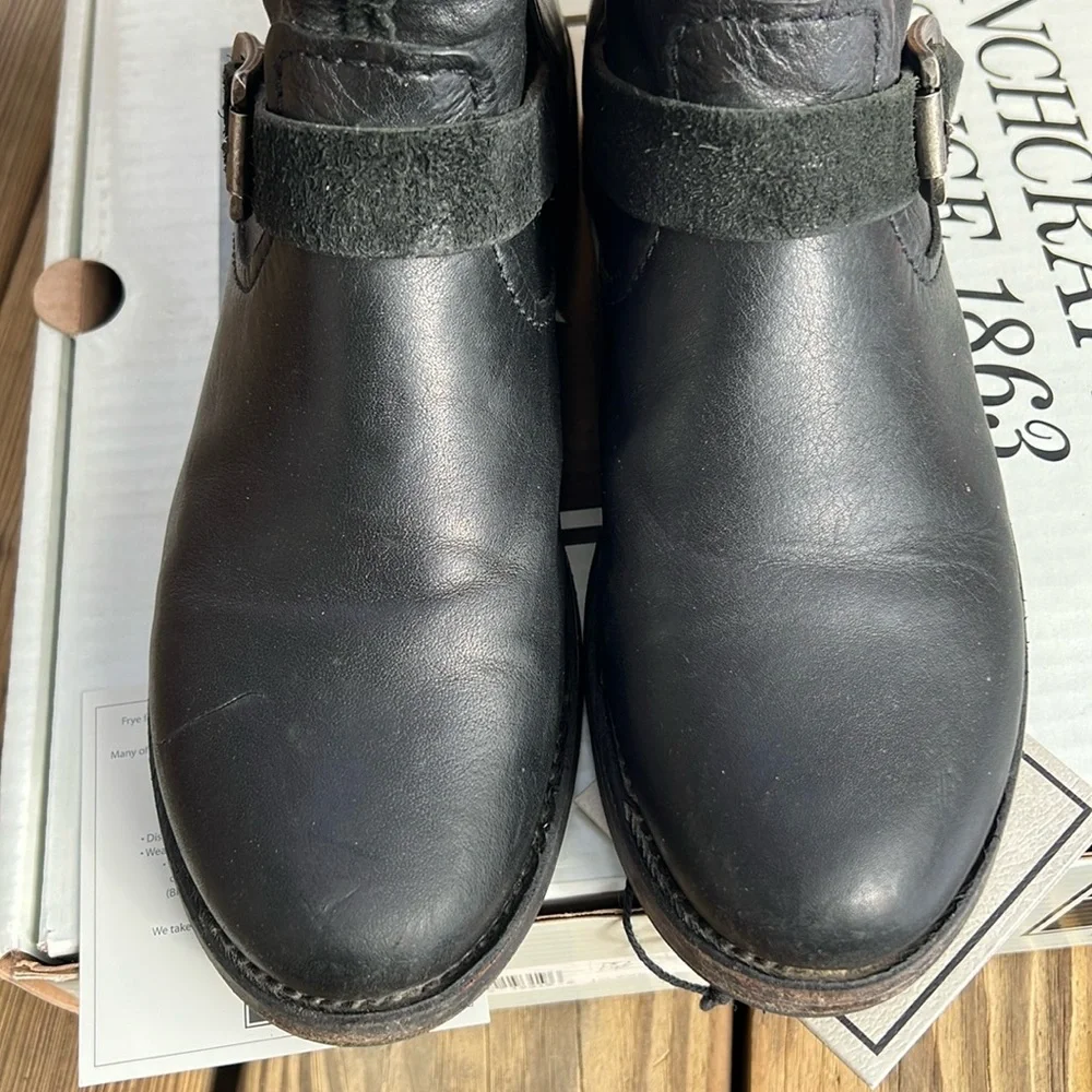 Frye Vicky Artisan Back Zip Distressed Boots  Moto Boots 9 🥳 Host Pick 🥳 - Picture 16 of 16